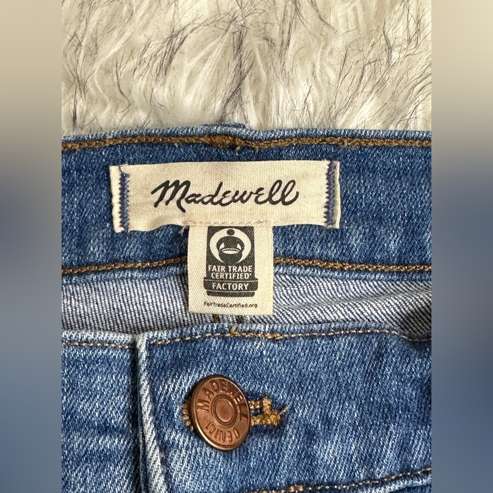 EUC! Madewell Worn Once!! Mid Rise Kick Out Jeans - Picture 7 of 8